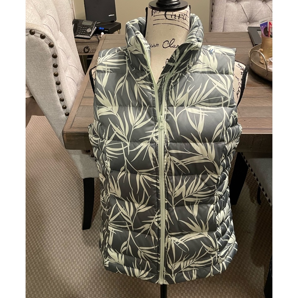 Lands End Women’s Puffer Vest. New without Tags. Size S
